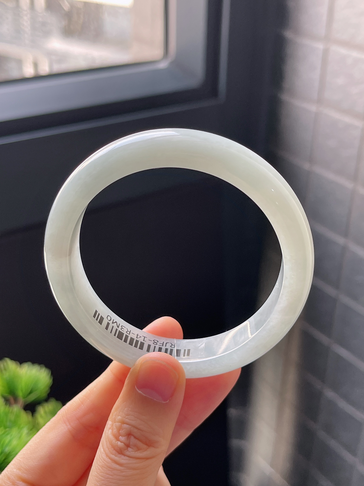 正圈52.8圈口，翡翠糯化种白色手镯