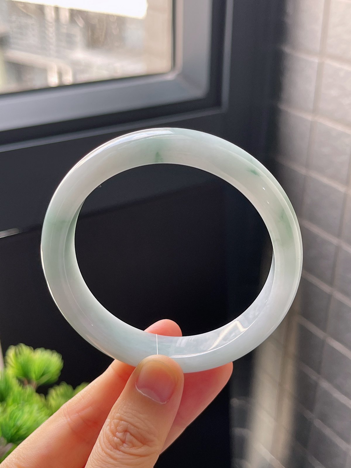 正圈57.2圈口，翡翠糯化种飘绿手镯