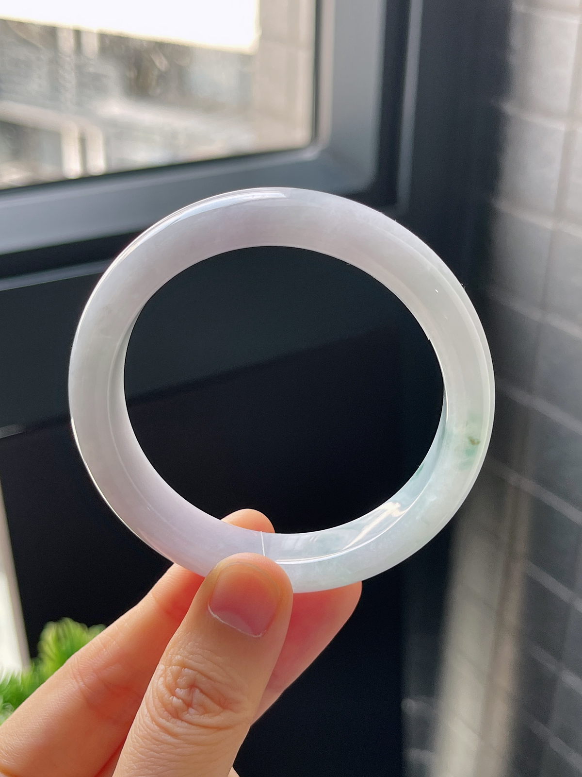 正圈53圈口，翡翠糯化种淡绿色手镯