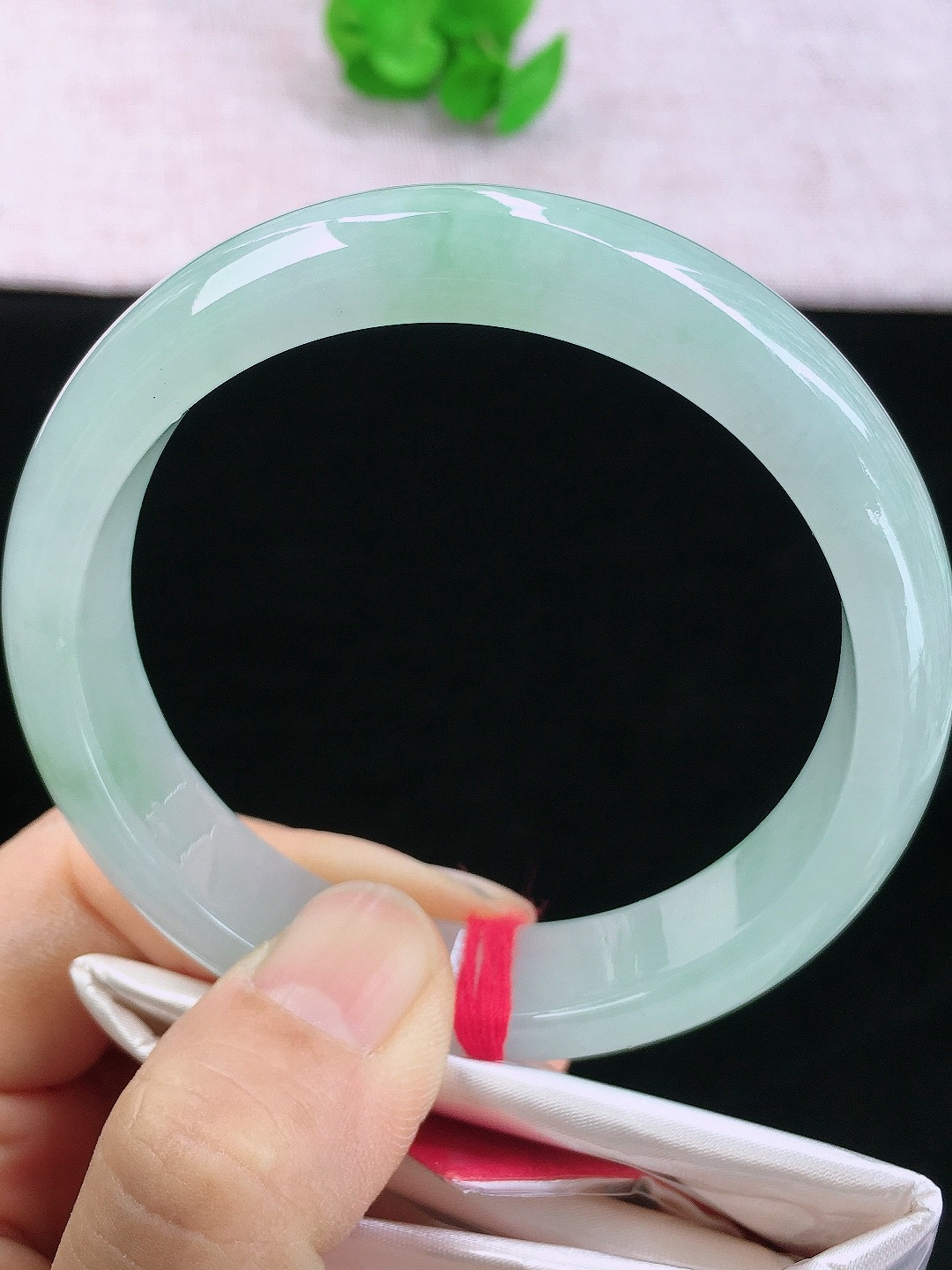 正圈60-61可戴，种老水足，尺寸60.2/13.8/8mm，底色大圈口正圈翡翠手镯..