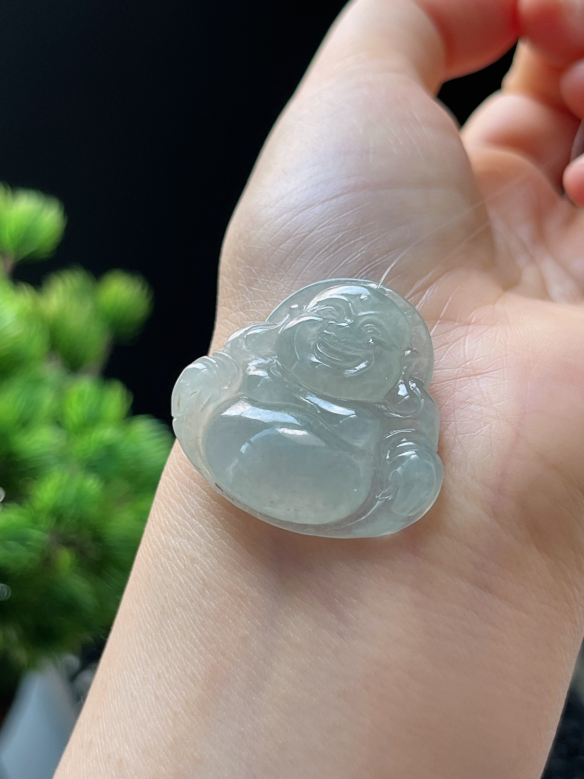 翡翠冰糯种淡绿色吊坠