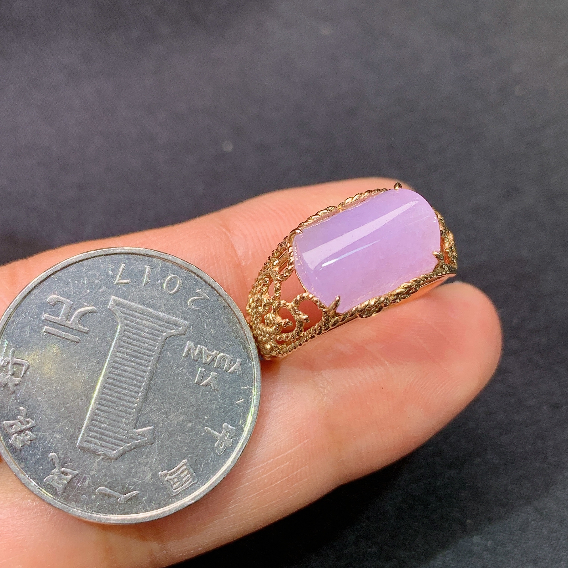 冰紫罗兰马鞍戒指，18k金镶嵌，简约时尚，冰润鲜艳，种水足zha 圈口15 裸石尺寸12*7.8*3.5