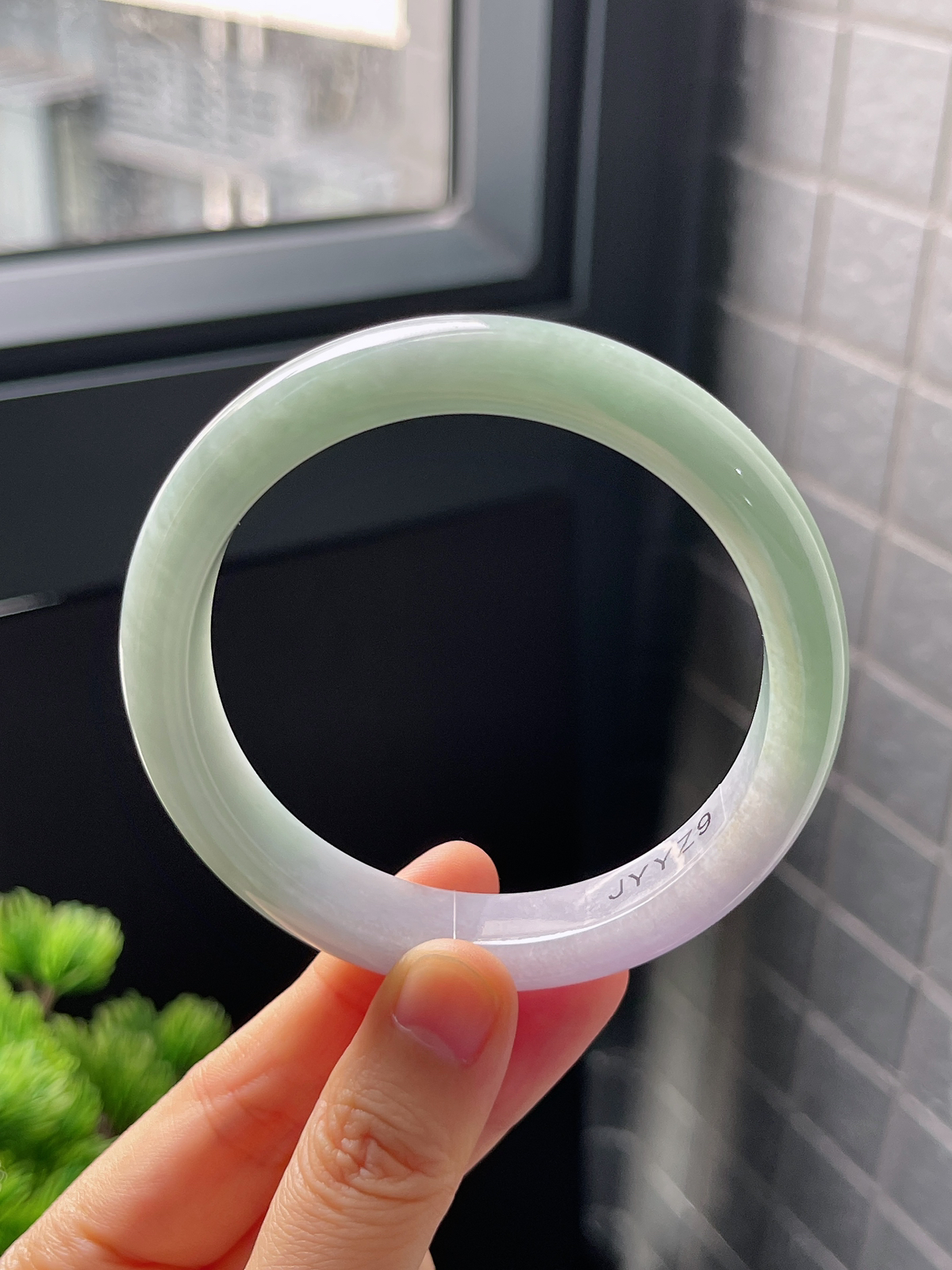 正圈60圈口，翡翠糯化种春带彩手镯