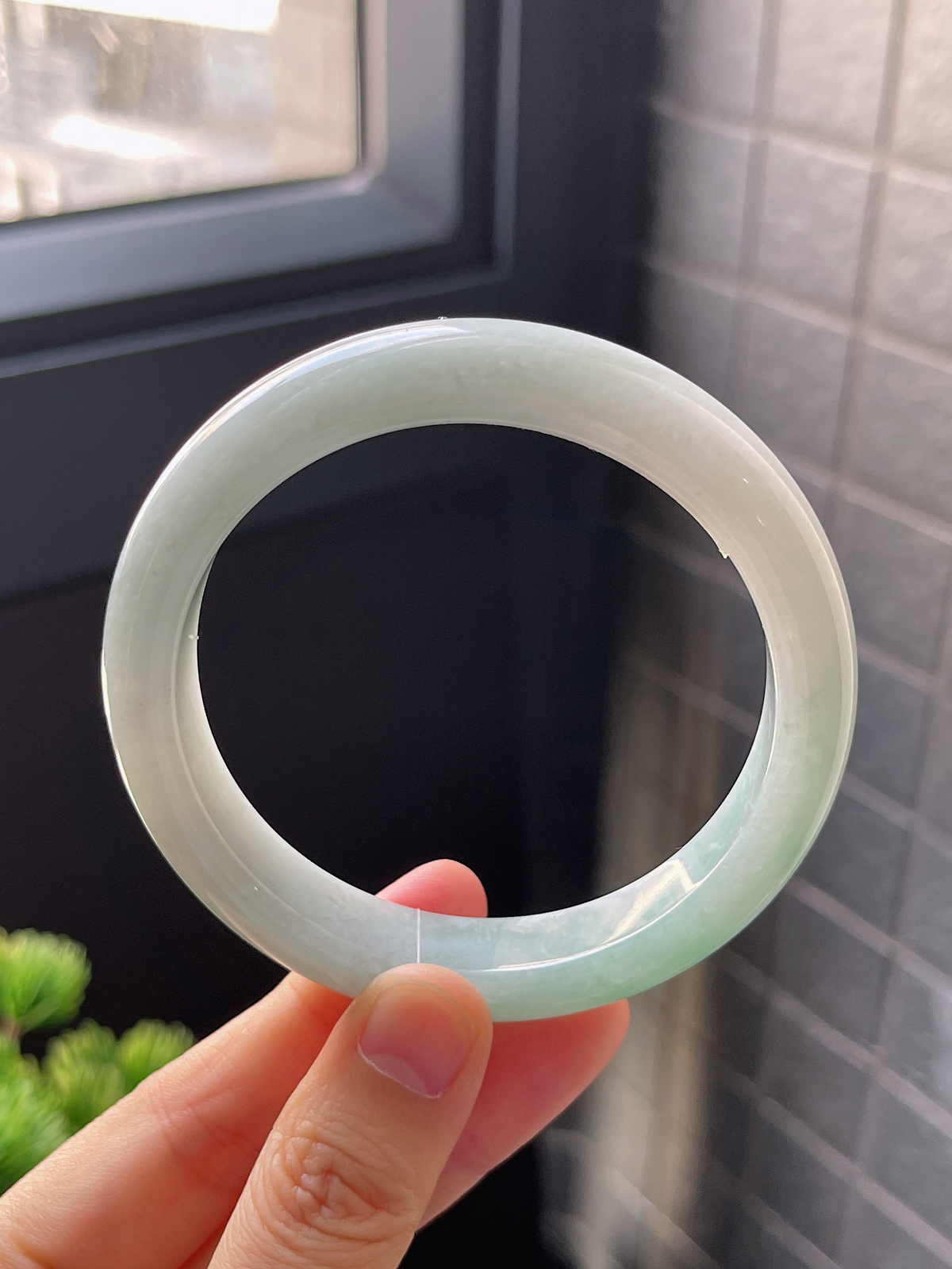 正圈59圈口，翡翠糯化种浅绿色手镯