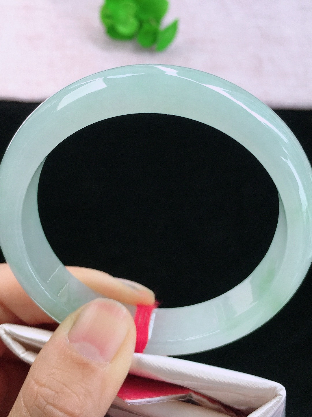 正圈60-61可戴，种老水足，尺寸60.2/13.8/8mm，底色大圈口正圈翡翠手镯..