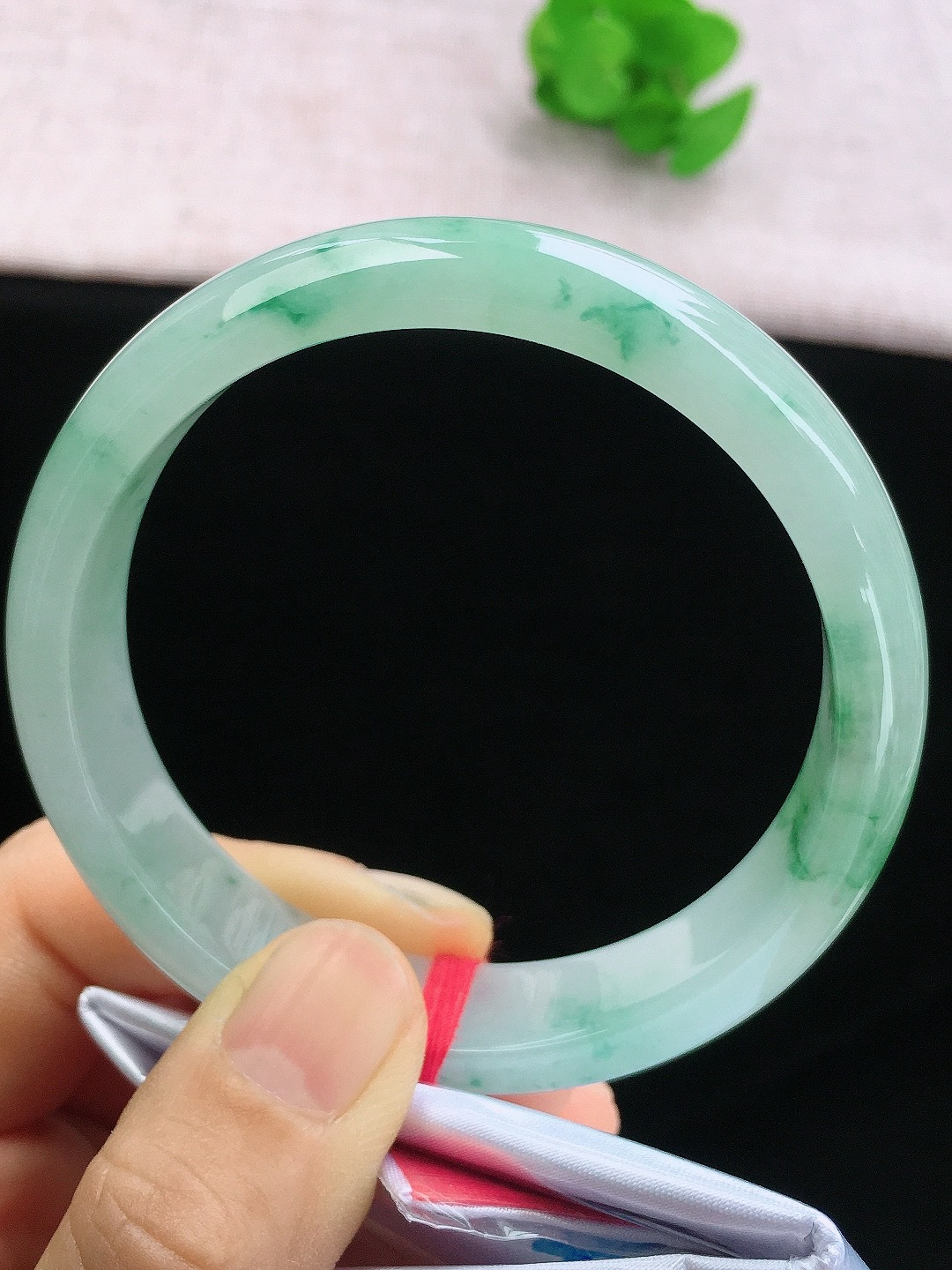 正圈59-60可戴，种老水足，尺寸59.5/13.5/7.5mm，冰飘花大圈口正圈翡翠手镯..