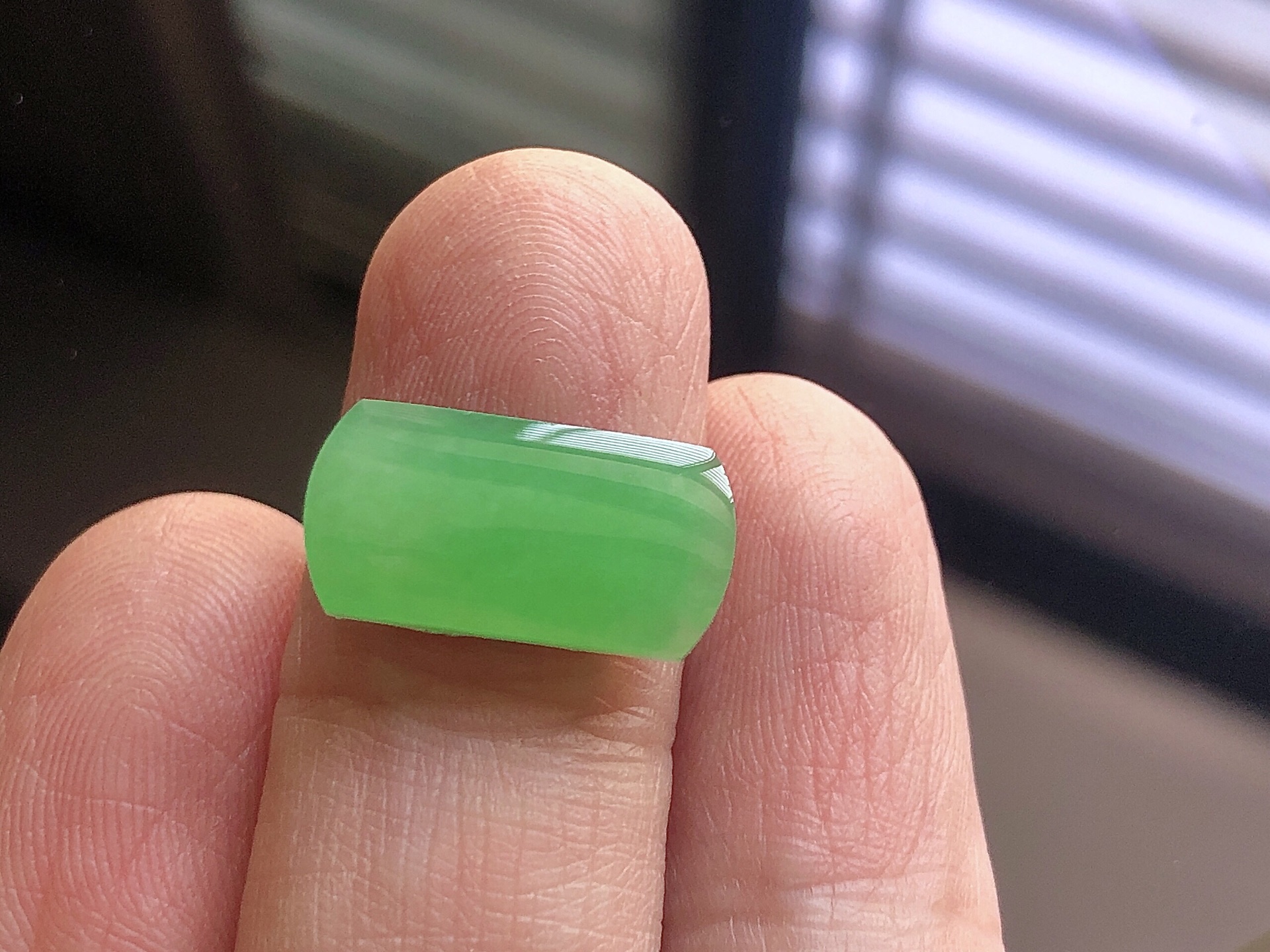 ️ 冰种阳绿马鞍， 色泽艳阳，通透水润，玉质细腻，夺目迷人，镶嵌效果，品相，无裂，尺寸17*8.6