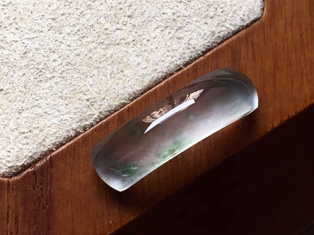 ️ 玻璃种飘花马鞍 冰透起光感，飘花色泽漂亮，无裂，尺寸20.7*6*4