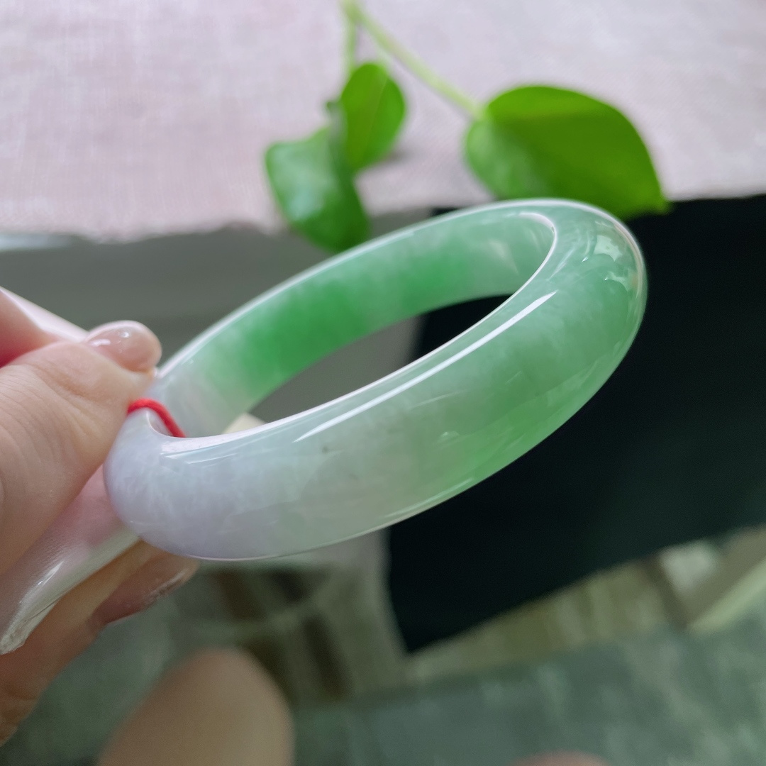 53/12.8/8.8，飘绿，水润，正圈，春色满园，贵气，优雅，一点棉线，无裂，ss52489a