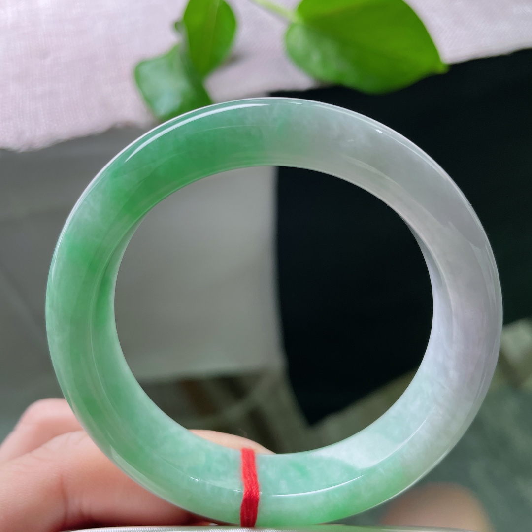 53/12.8/8.8，飘绿，水润，正圈，春色满园，贵气，优雅，一点棉线，无裂，ss52489a