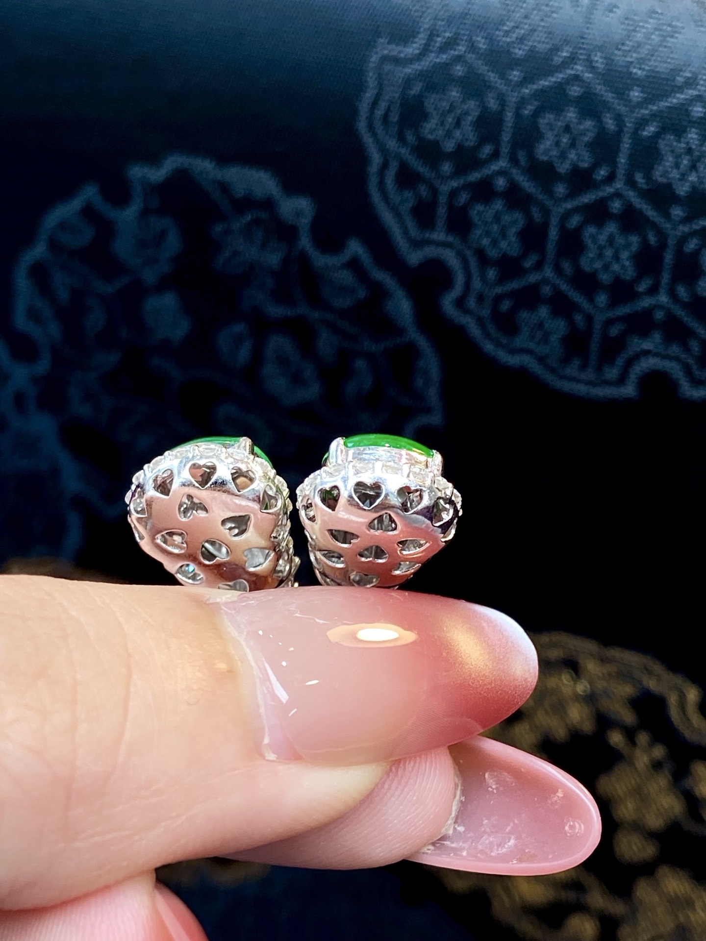 ️冰种阳绿葫芦耳钉，戴上这对富贵“福禄”，妥妥的人间富贵花，自带贵气滤镜，佩戴上耳提升穿搭质感 18.6-11.6-8，裸石 12.4-8.6-3.2mm，无裂