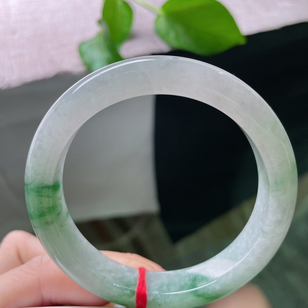 57/11.6/8.7飘花正圈，水润，清秀，像春水初生，在通透的底子上静静流淌，无裂，ss50750a