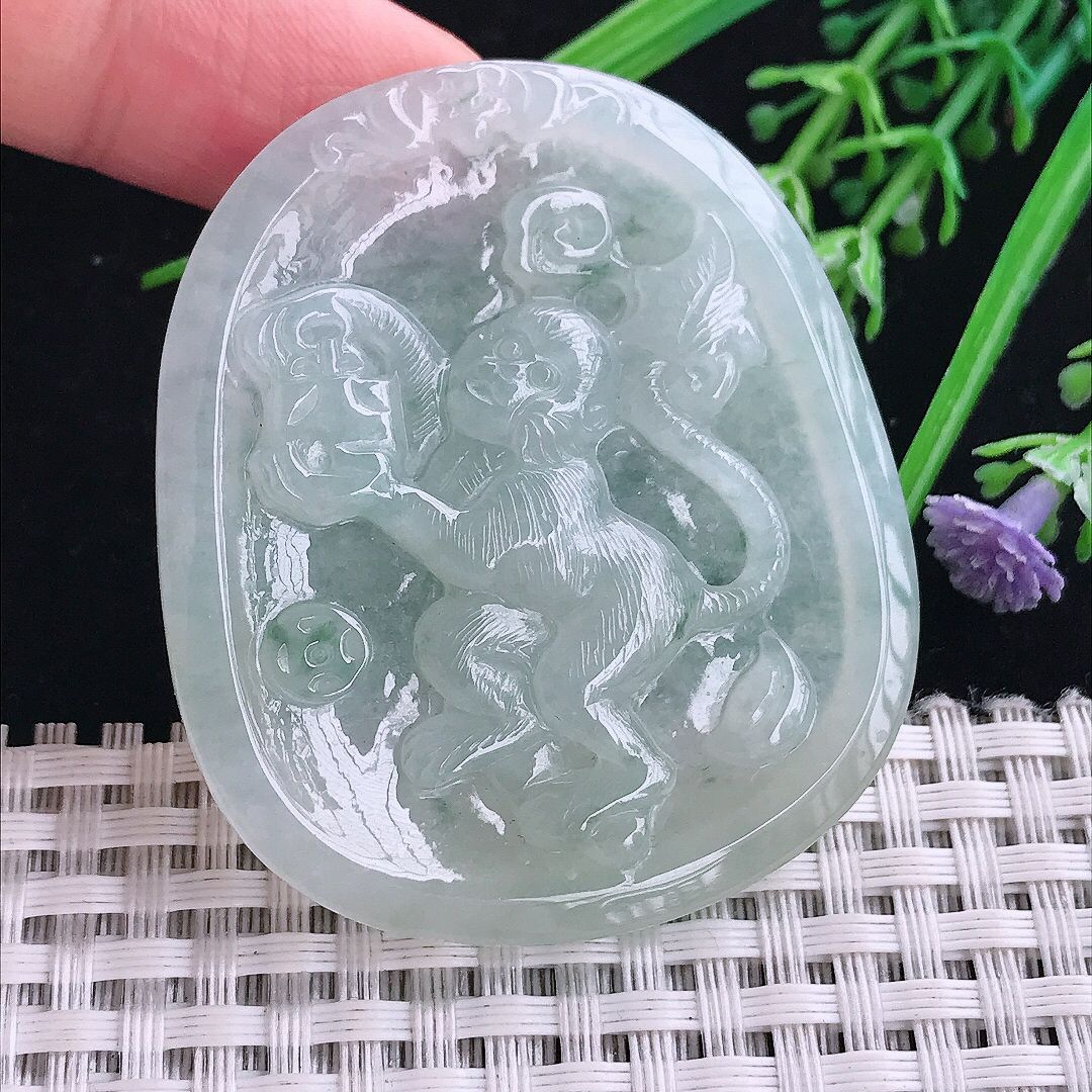 实拍a货翡翠51.8/45/5.6老坑冰润起胶晴底生肖猴吊坠天然翡翠玉坠挂件
