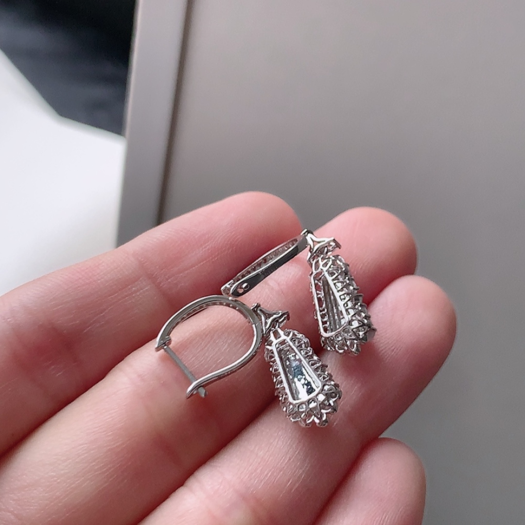 ️超值 18600 冰种无事牌耳坠 种老无裂细腻，饱满起光，佩戴优雅迷人 货号48509，30.4-6.9-6.4