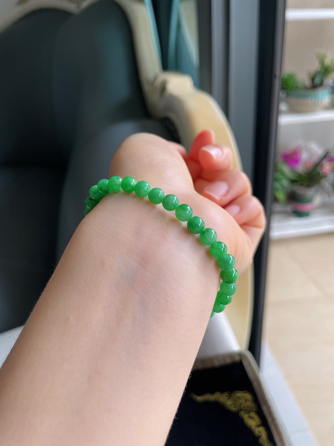 缅甸天然翡翠A货，冰满绿手串，尺寸：5.7mm。【编4177】