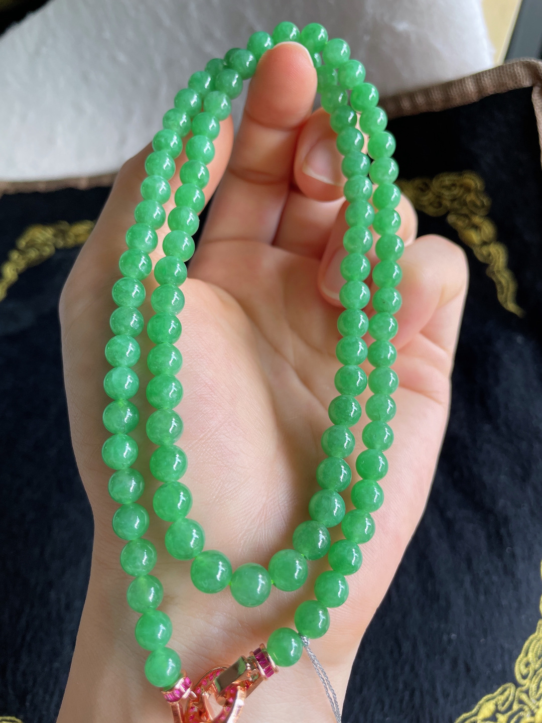 天然翡翠A货，冰满绿珠链，尺寸：6-6.5mm91颗。【编3036】