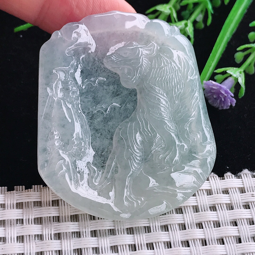 实拍a货翡翠50/42.7/4.8老坑冰透起胶虎牌吊坠天然翡翠玉坠挂件