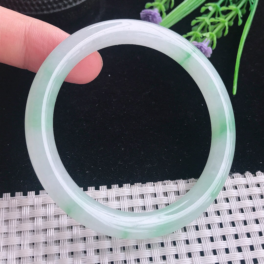 实拍a货翡翠55/8/8.1平安镯老坑冰胶飘绿圆条手镯招财镯玉手镯