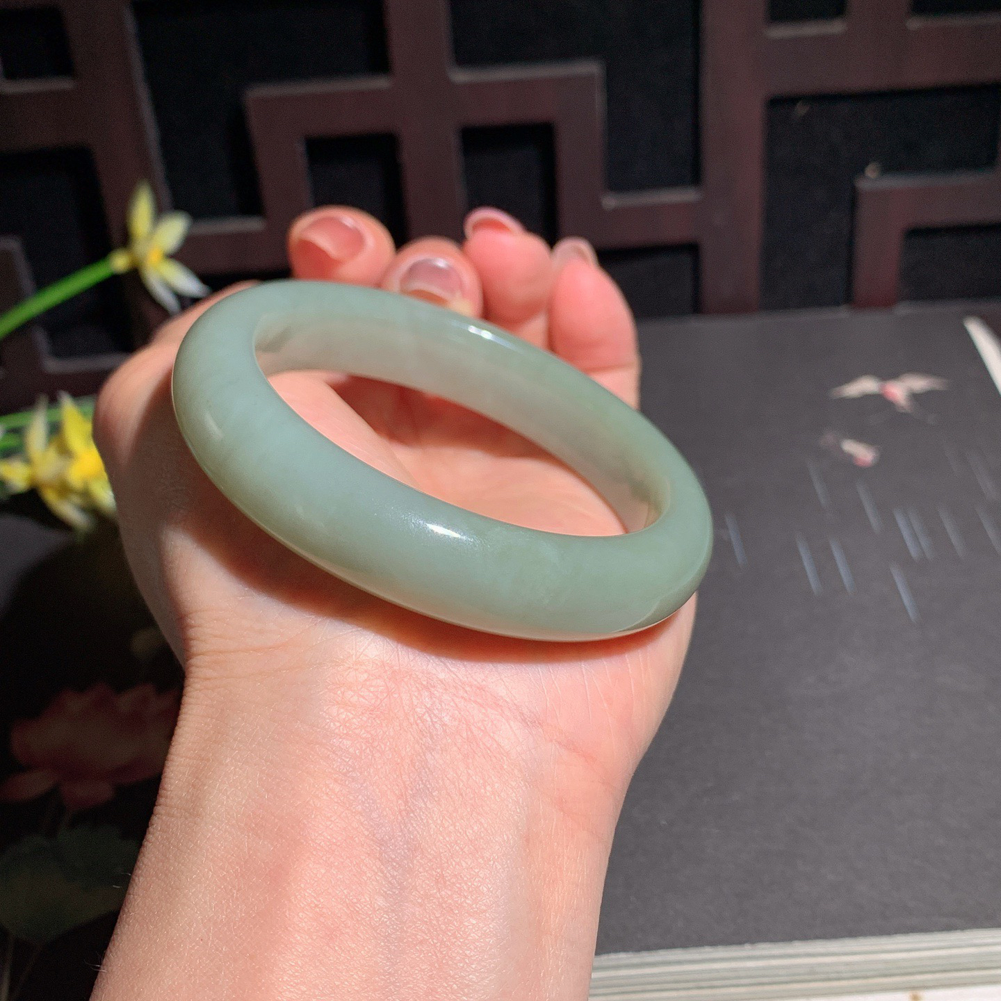 和田玉54圈口且末蓝手镯！玉质细腻油润 底色纯净 无裂无黑 脂粉好，品质高。