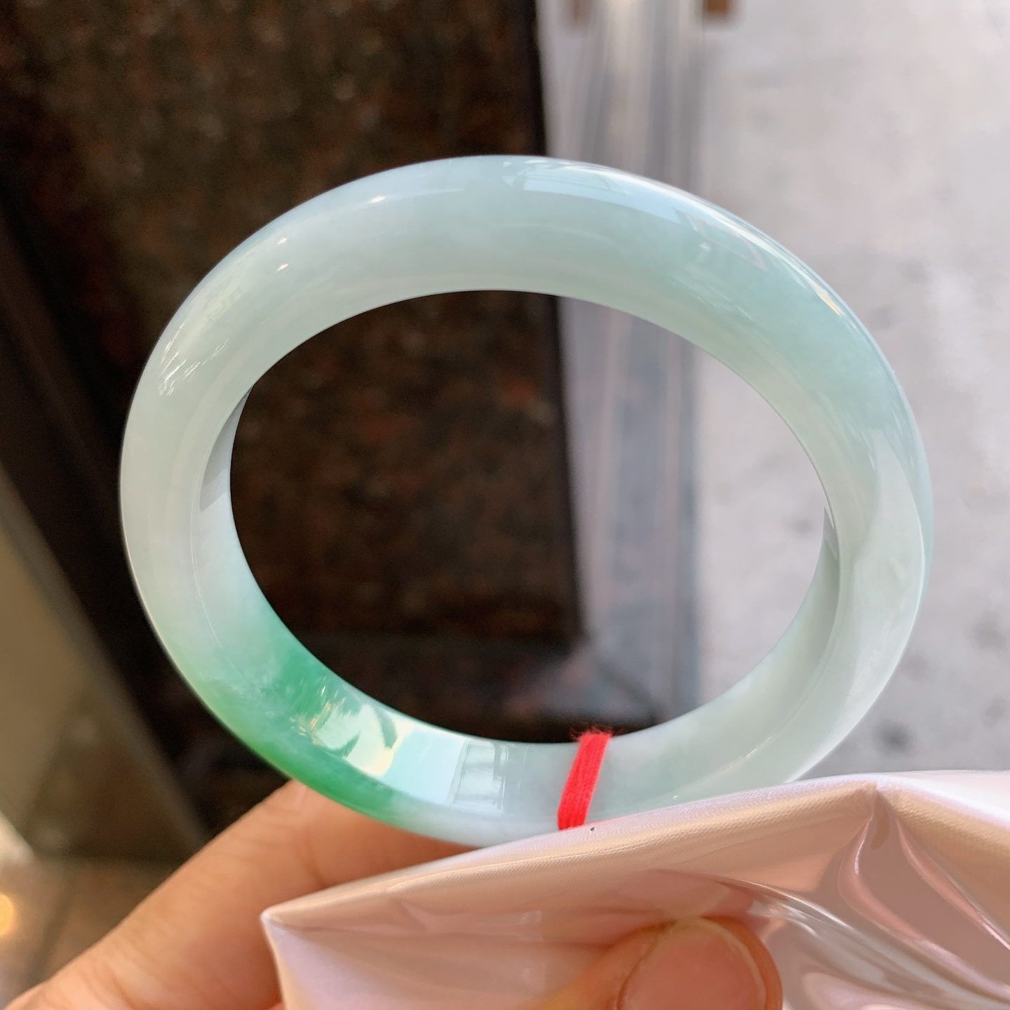 正圈飘绿 无裂 尺寸：55.8/11.5/8.5 细腻