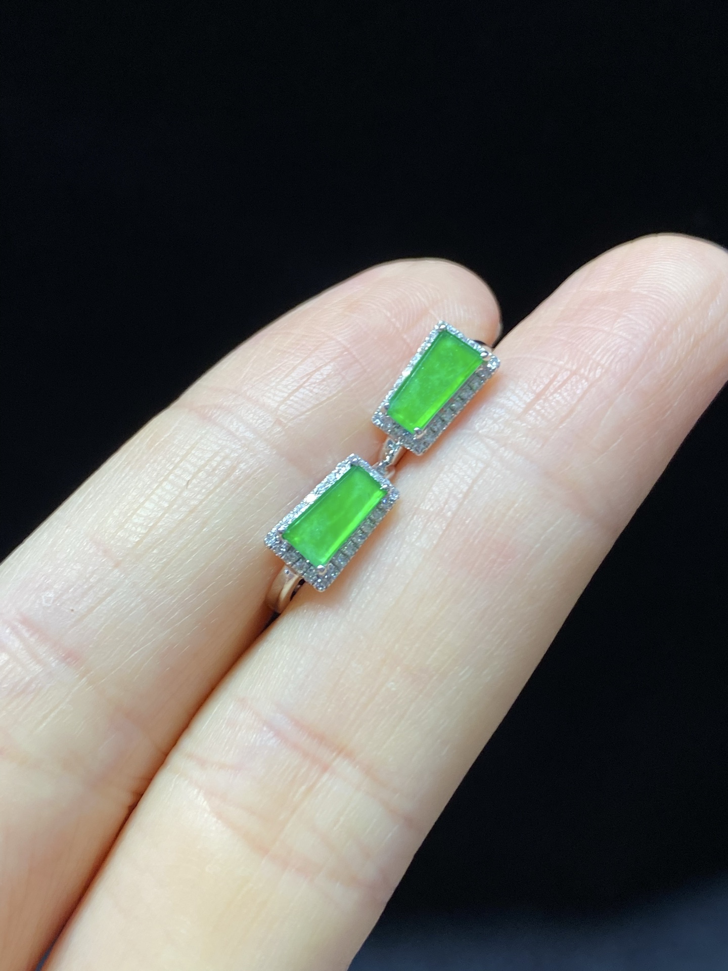 冰种 甜绿 满色 方牌 耳包 18k, 整体尺寸9-5.4-2.5