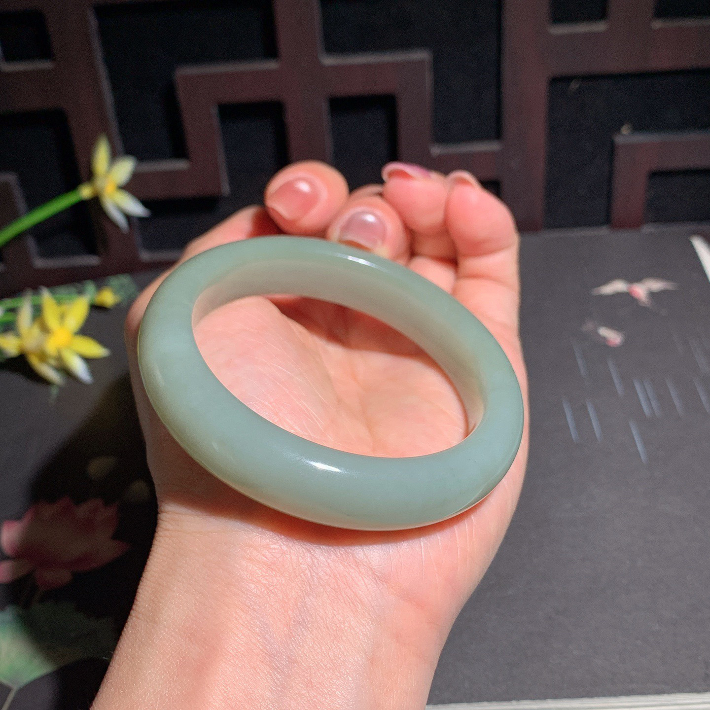 和田玉54圈口且末蓝手镯！玉质细腻油润 底色纯净 无裂无黑 脂粉好，品质高。