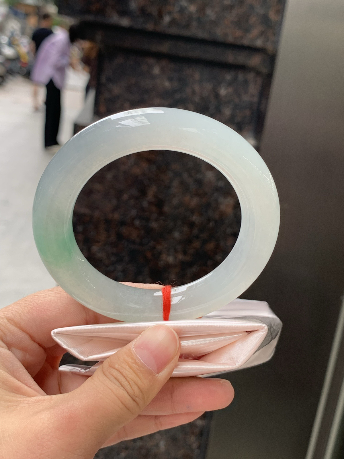 冰飘绿胖圆条，0504-N625，打灯细纹，不影响，底妆冰润，一节阳绿花点缀，简约却充满灵气，清新如