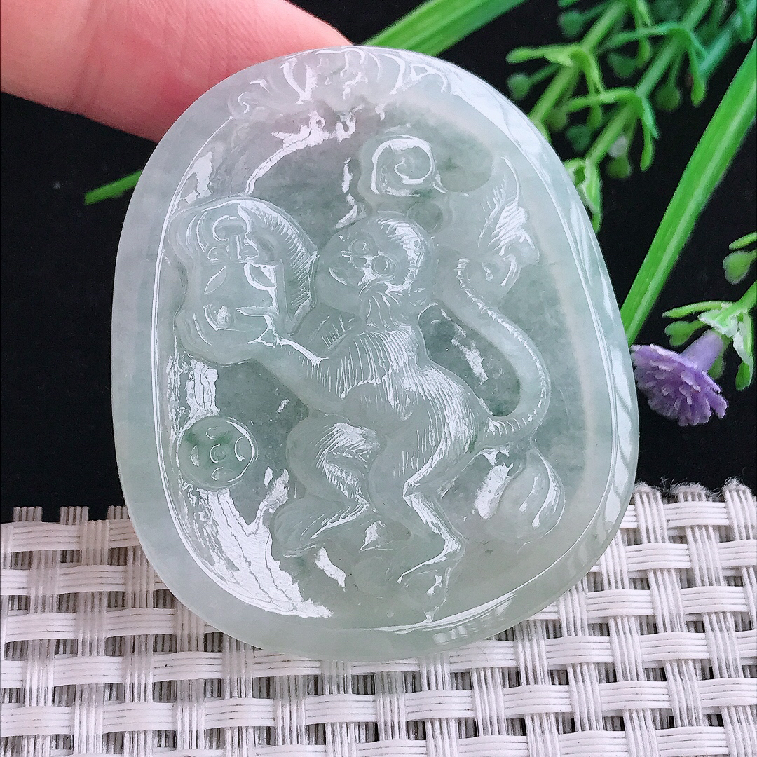 实拍a货翡翠51.8/45/5.6老坑冰润起胶晴底生肖猴吊坠天然翡翠玉坠挂件