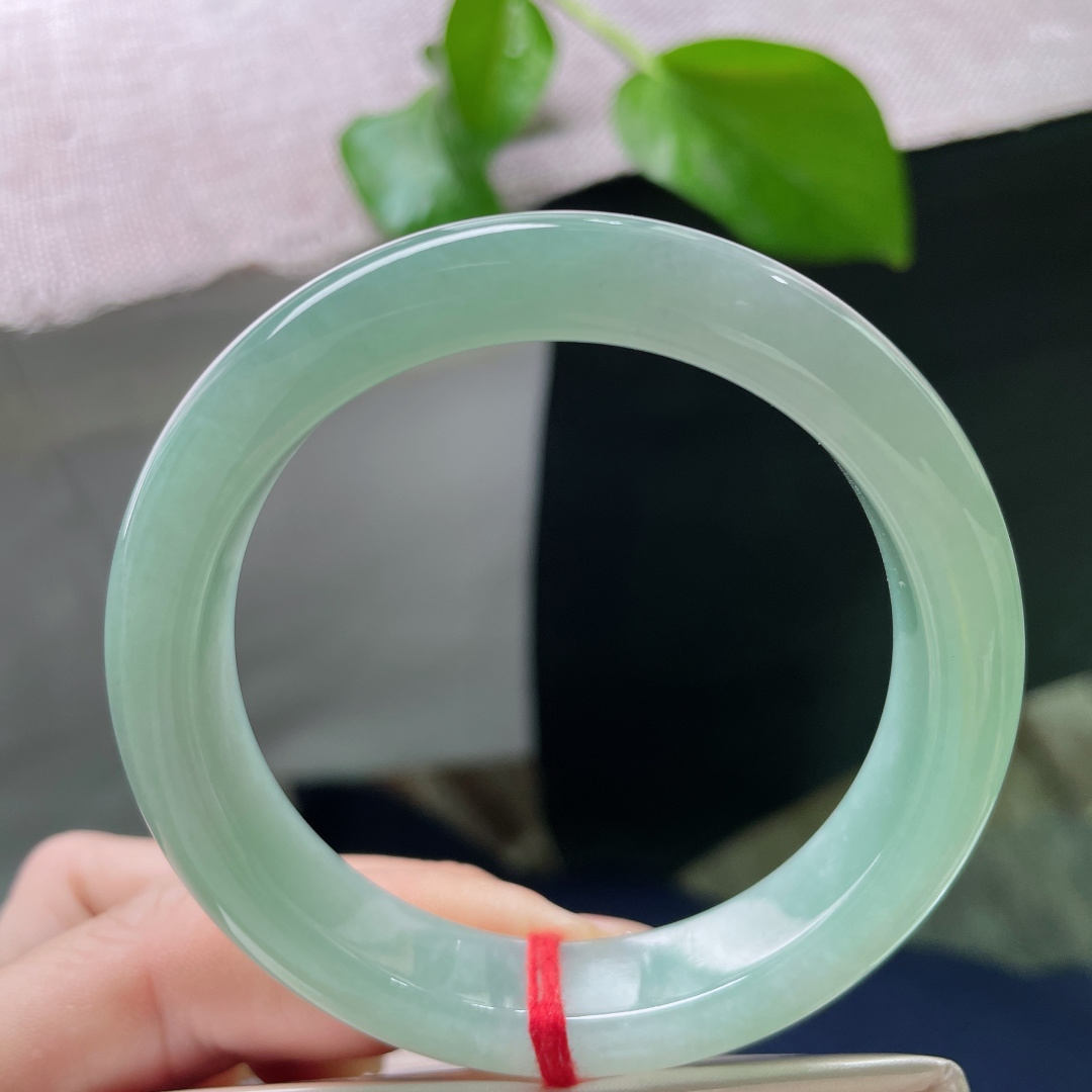 54.4/12.2/8.4绿底正圈，水润细腻，清雅苑苑，温婉贤淑，贵气，无裂，ss51546a