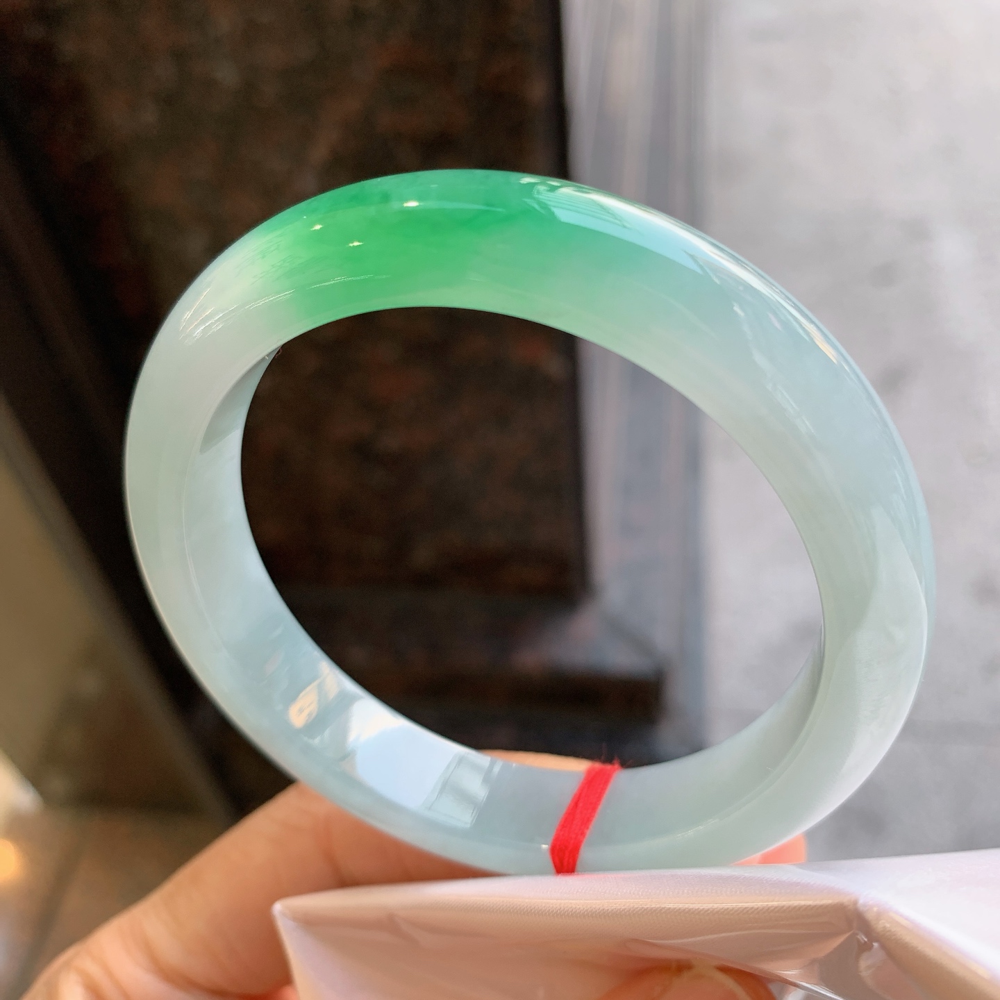 正圈飘绿 无裂 尺寸：55.8/11.5/8.5 细腻