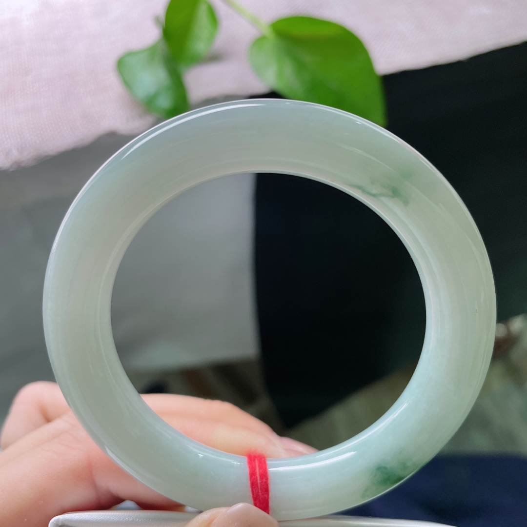 54.1/10.7飘花圆条，水润细腻，圆润饱满，一抹飘花，倾心，无裂，ss52410a