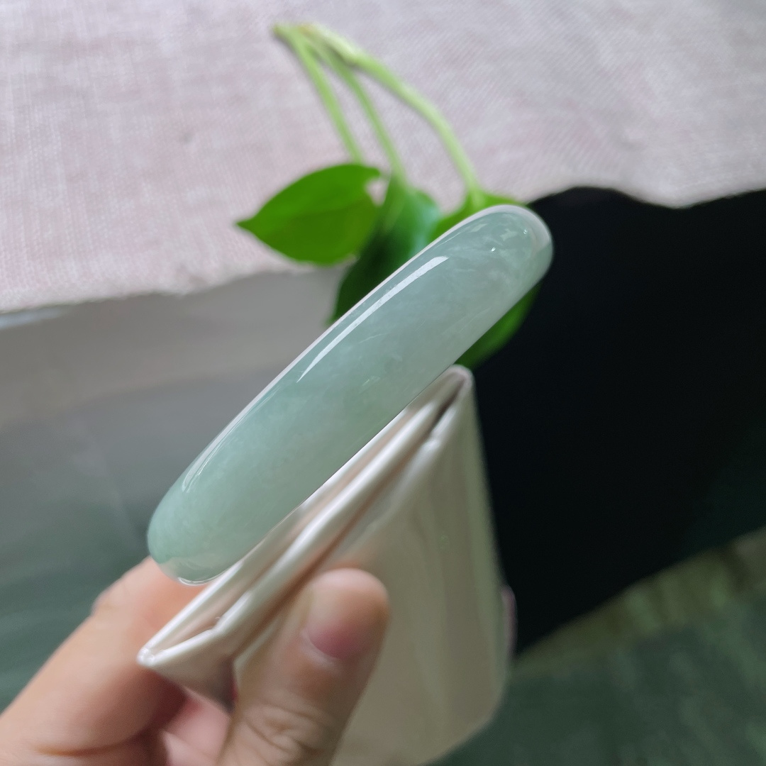 57/12.3/8.2，蓝底正圈，比天深邃，比海温柔。不争不抢，静待花开。无裂，ss49162a