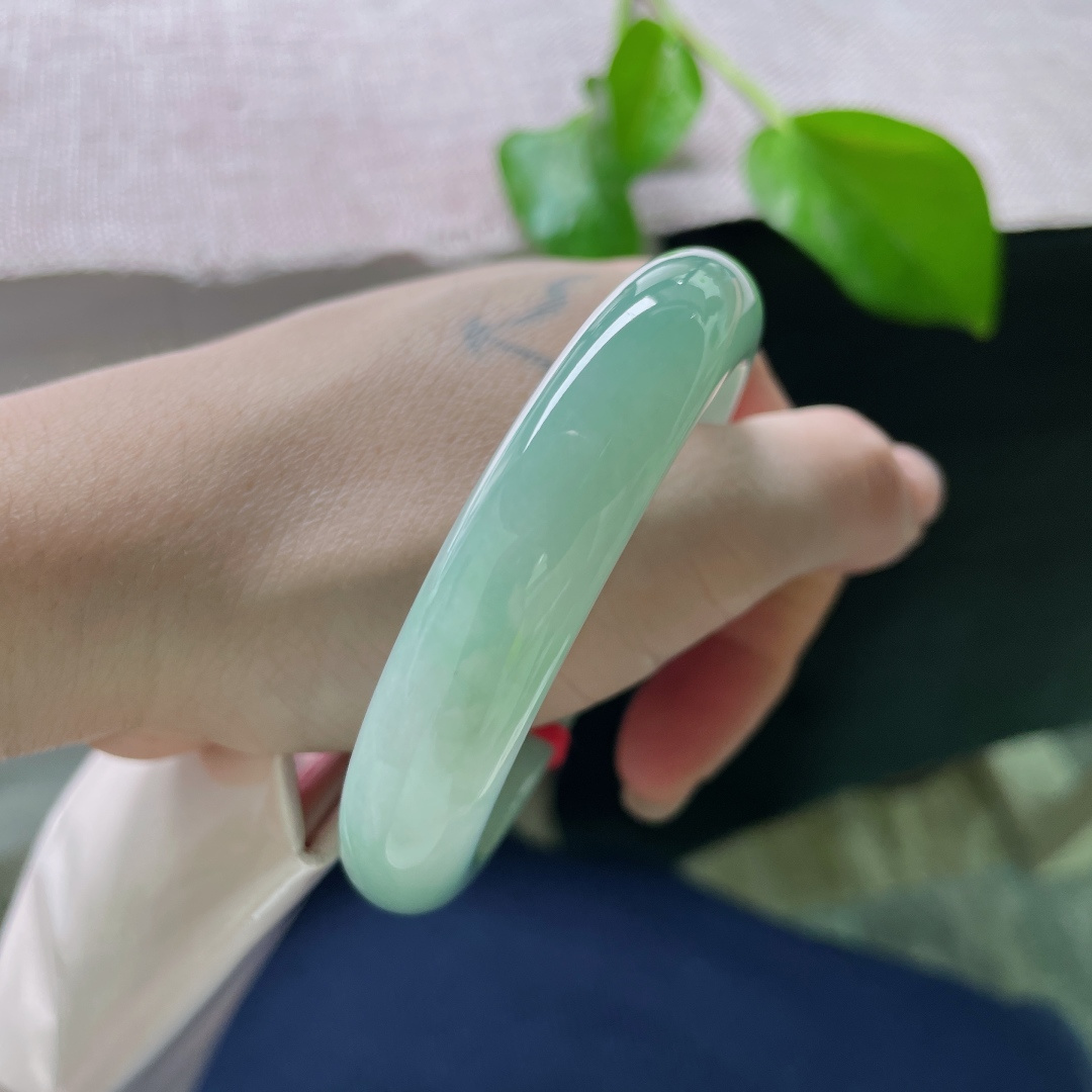 54.4/12.2/8.4绿底正圈，水润细腻，清雅苑苑，温婉贤淑，贵气，无裂，ss51546a