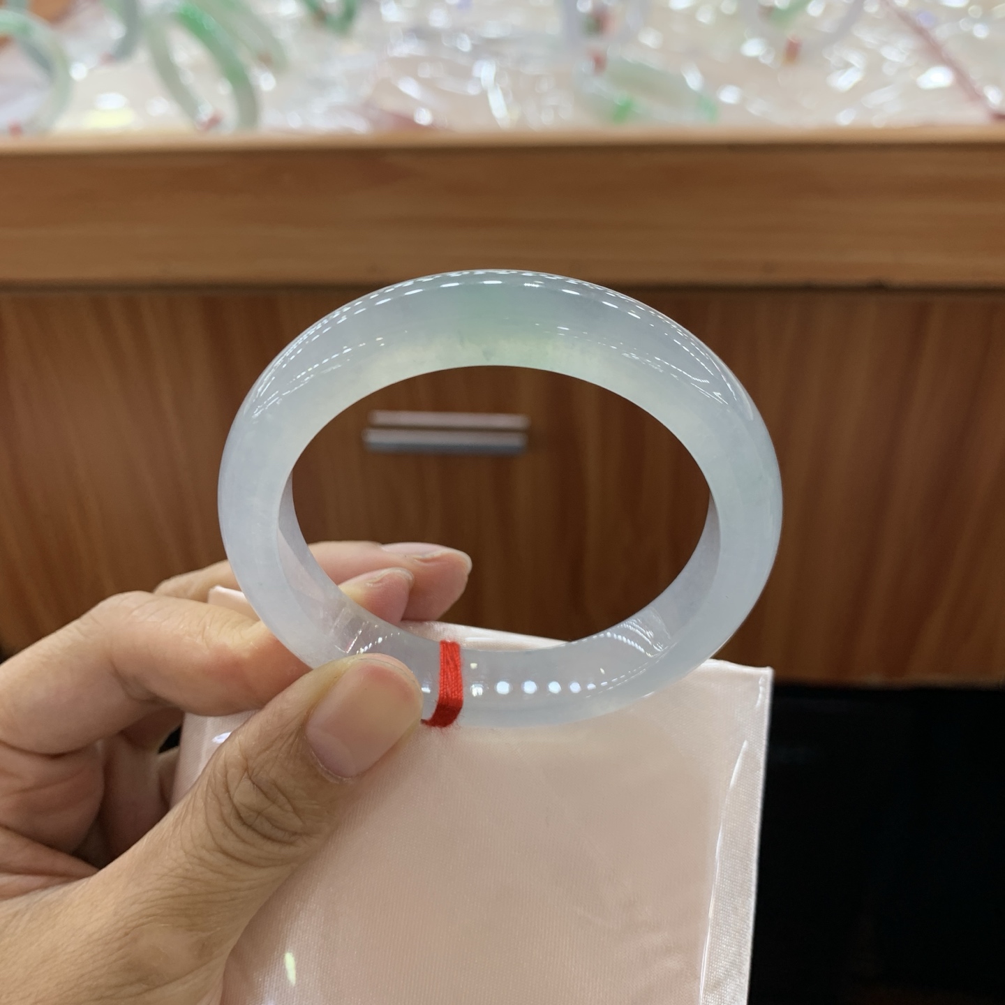 050909JJ 冰绿正圈翡翠手镯 53.4-11.2-8.2