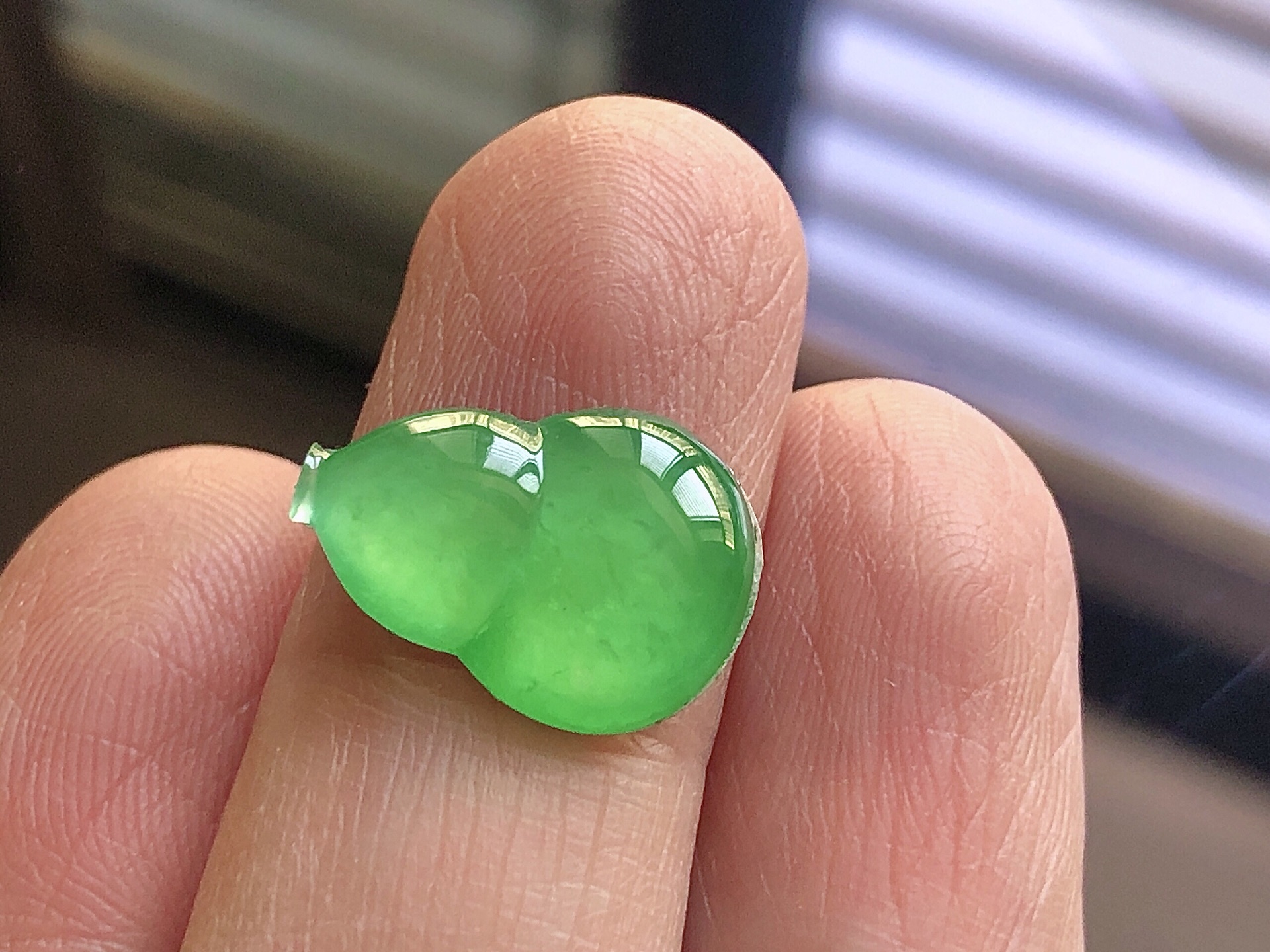 ️ 阳绿葫芦， 色泽艳阳，通透水润，玉质细腻，光感十足，夺目迷人，镶嵌效果，品相，无裂，尺寸16.