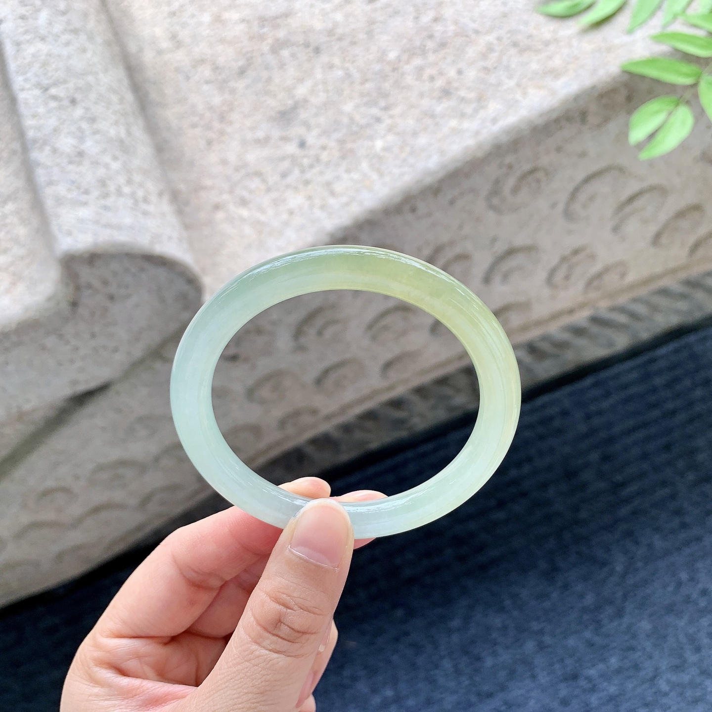 圆条53 54【圈口】54.2/7.4/7.9【编码】AD051103【描述】糯冰黄翡，水润，种老，细腻，无裂