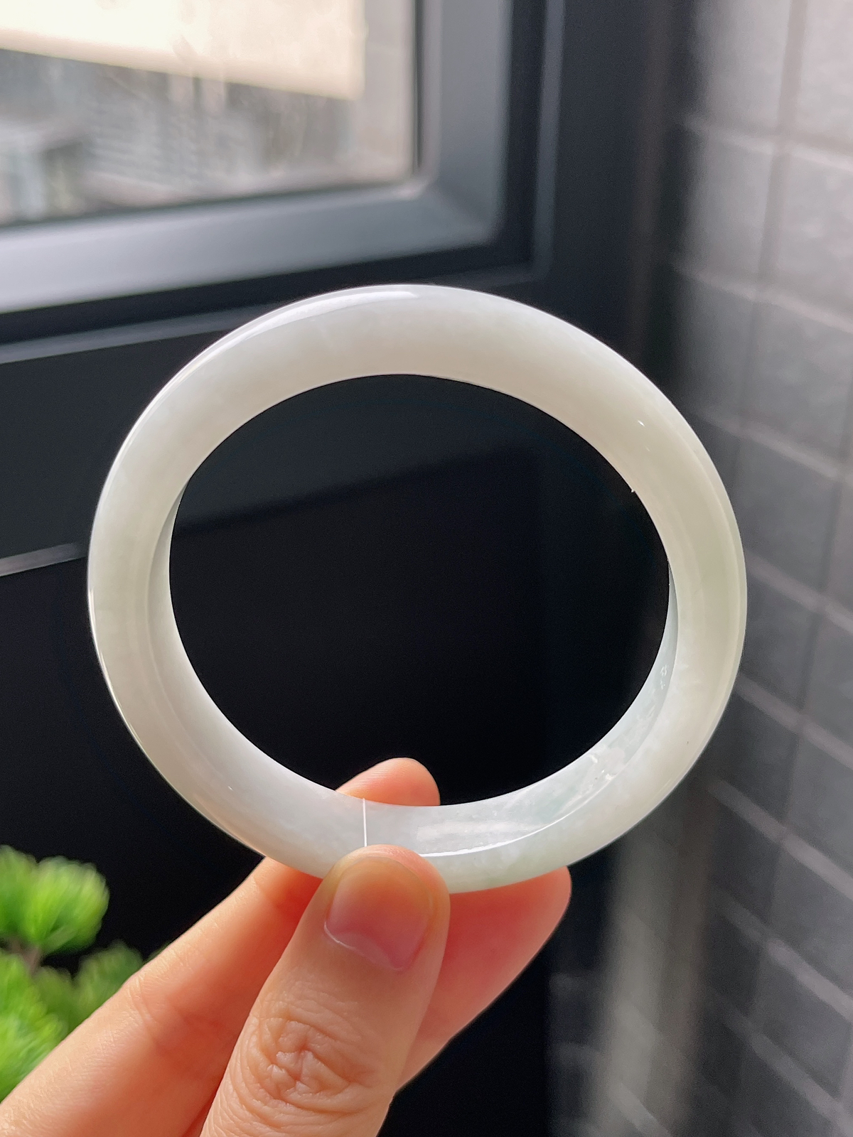 正圈54.8圈口，翡翠糯化种白色手镯