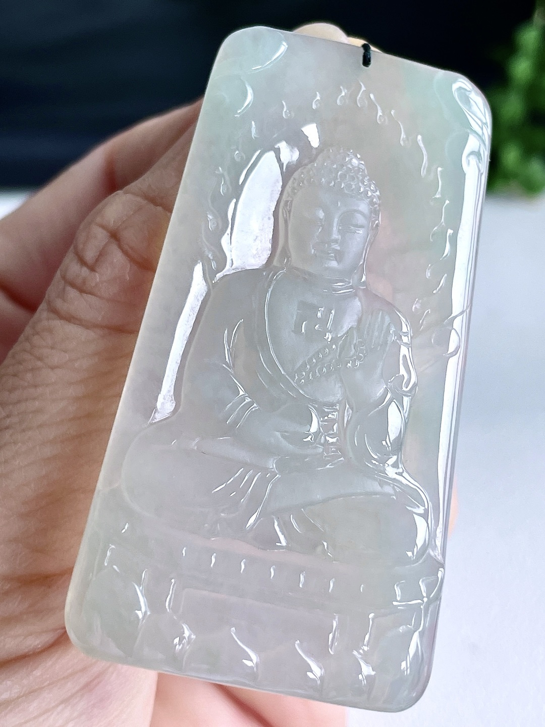 【裸石】糯冰晴水阿弥陀佛牌吊坠 【说明】缅料 无裂 性比高 【尺寸】59-31.3-4.4 【重量】21.3克 【】 1600不议