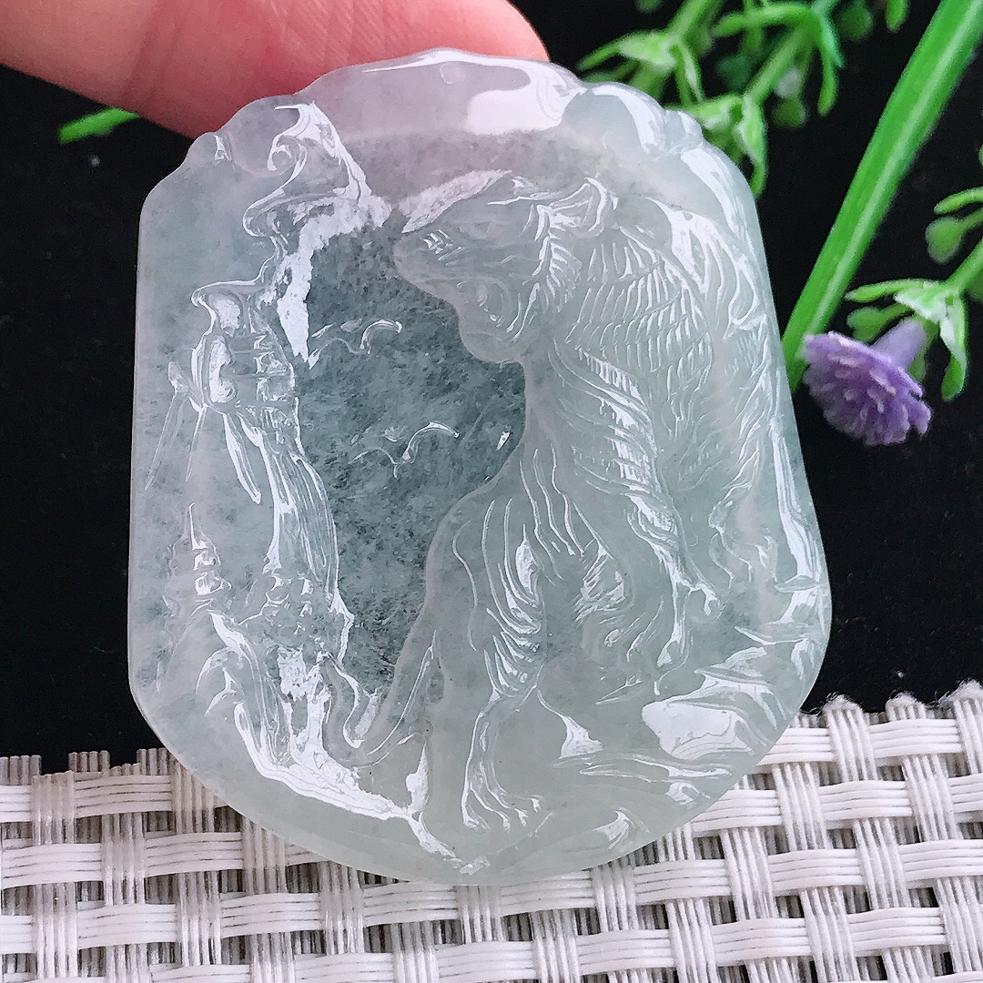 实拍a货翡翠50/42.7/4.8老坑冰透起胶虎牌吊坠天然翡翠玉坠挂件