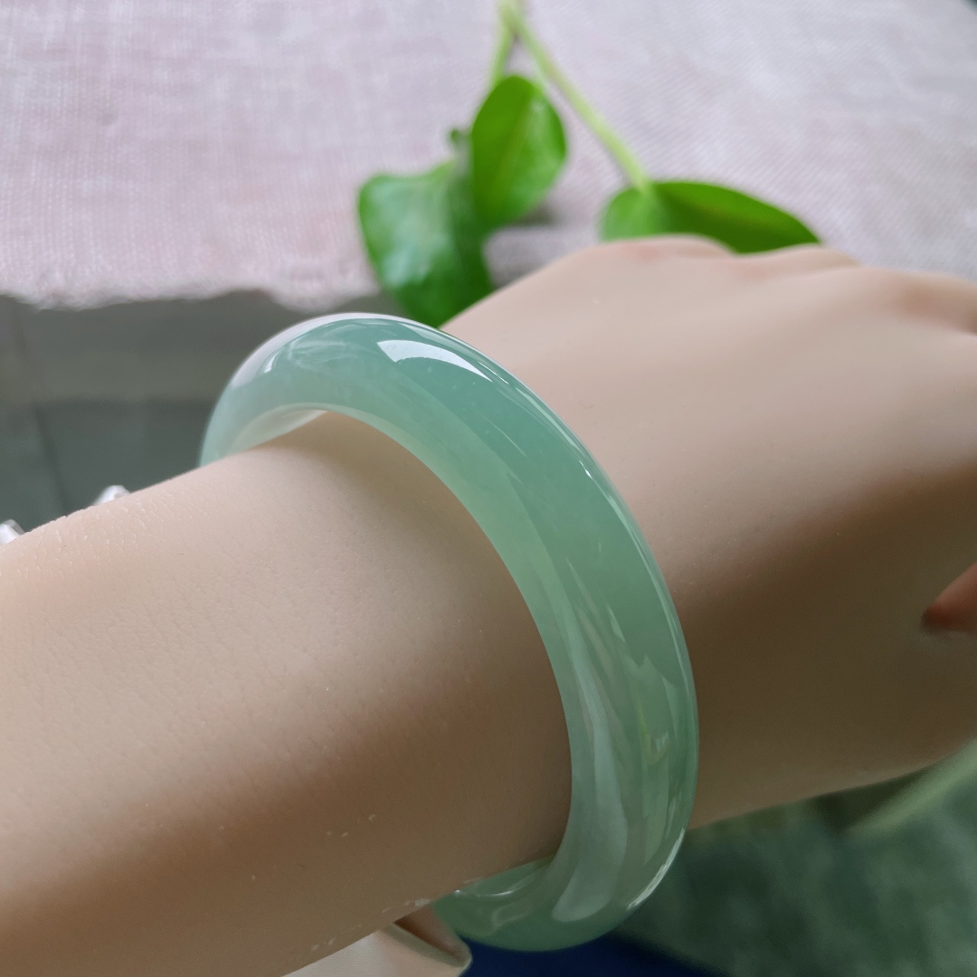 54.4/12.2/8.4绿底正圈，水润细腻，清雅苑苑，温婉贤淑，贵气，无裂，ss51546a