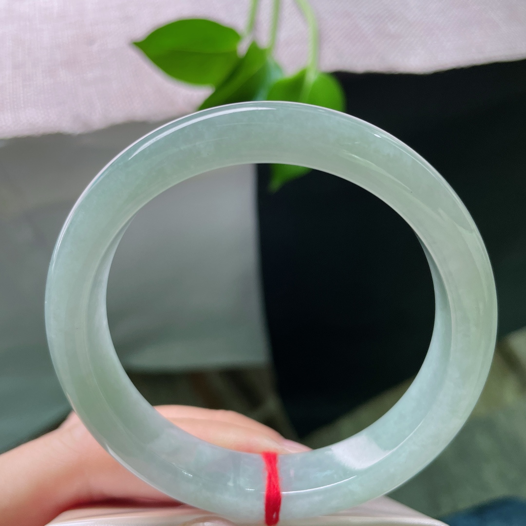 57/12.3/8.2，蓝底正圈，比天深邃，比海温柔。不争不抢，静待花开。无裂，ss49162a