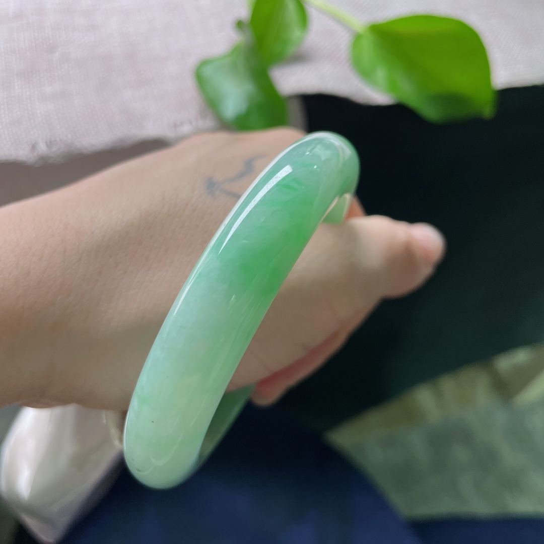 55.8/12.4/9.5甜绿正圈，水润细腻，优雅永不过时，温润，有纹，ss52478a