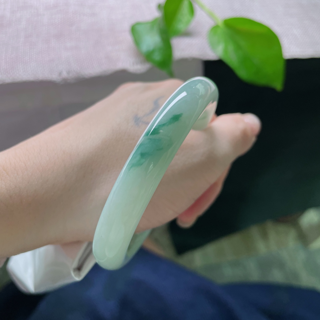 54.1/10.7飘花圆条，水润细腻，圆润饱满，一抹飘花，倾心，无裂，ss52410a