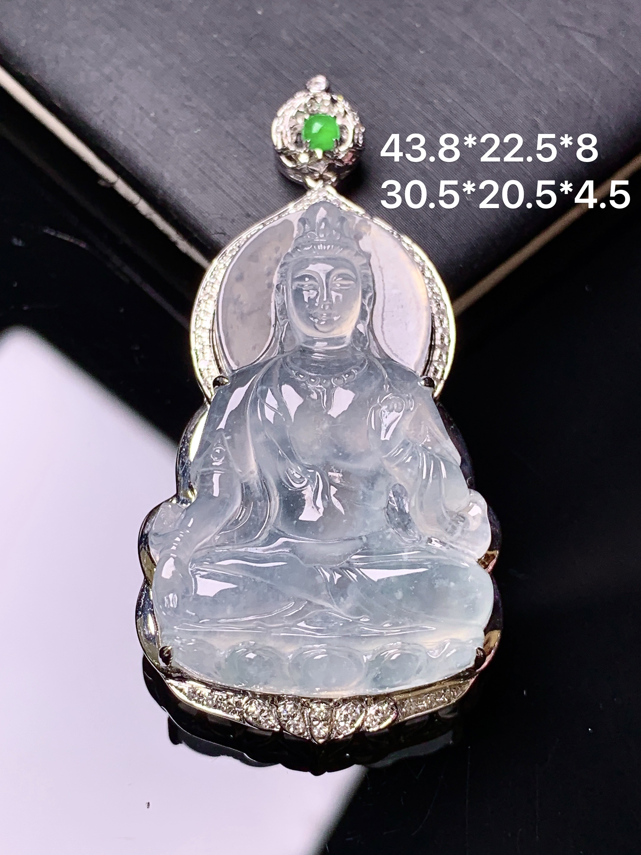 18k金钻镶嵌冰种观音菩萨吊坠 玉质细腻 色泽艳丽清新 水润亮眼 整体尺寸43.8*22.5*8 t1