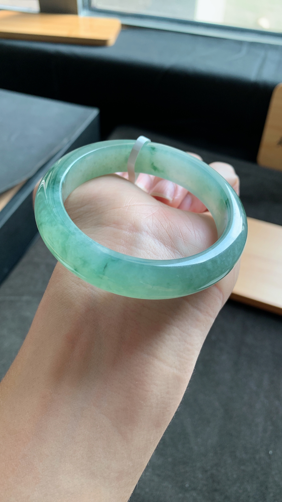53圈口 天然A货翡翠飘花手镯 种水好 花色灵动