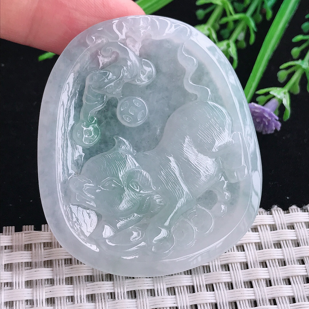 实拍a货翡翠54.8/47.8/5.5老坑冰透起胶生肖猪招财猪吊坠天然翡翠玉坠