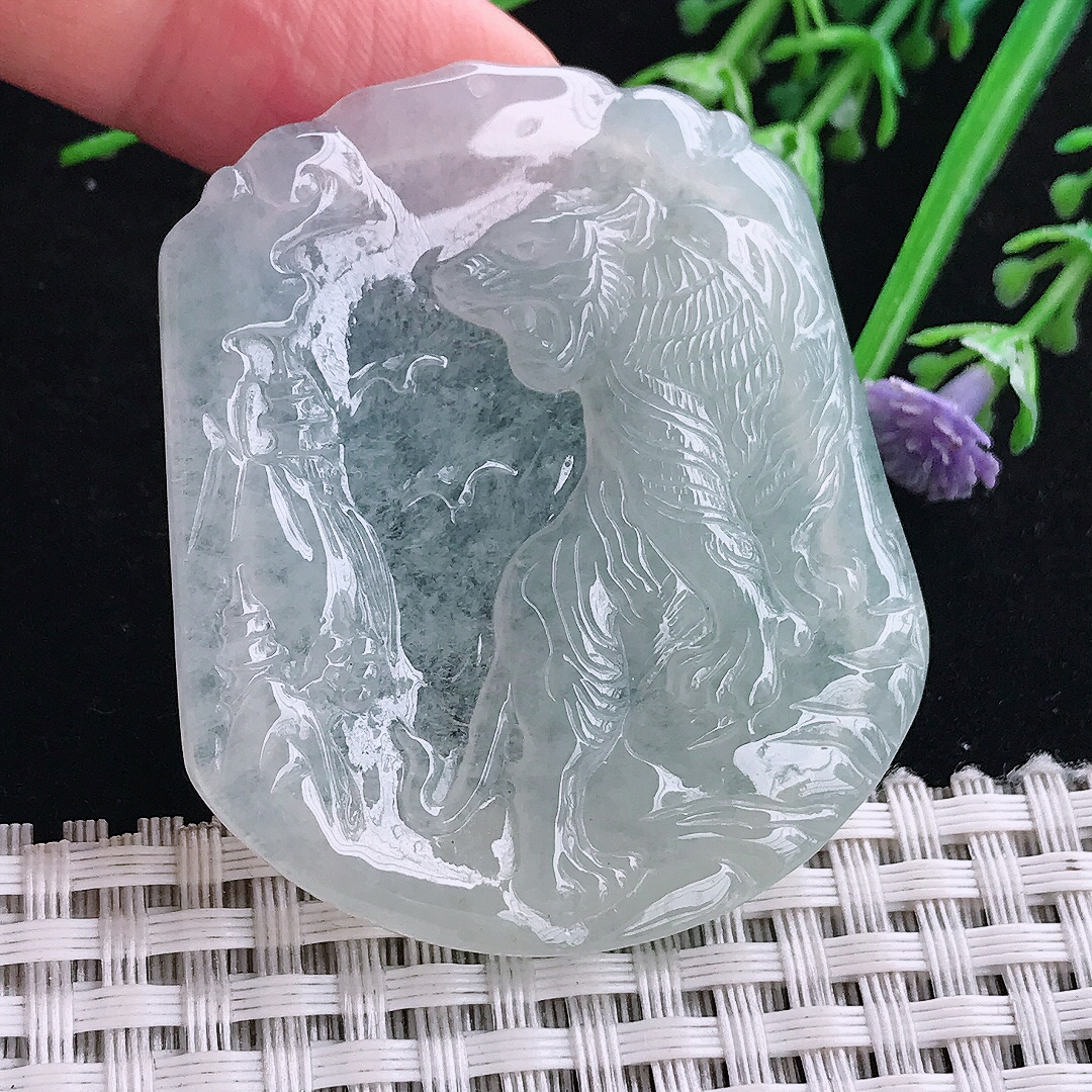 实拍a货翡翠50/42.7/4.8老坑冰透起胶虎牌吊坠天然翡翠玉坠挂件