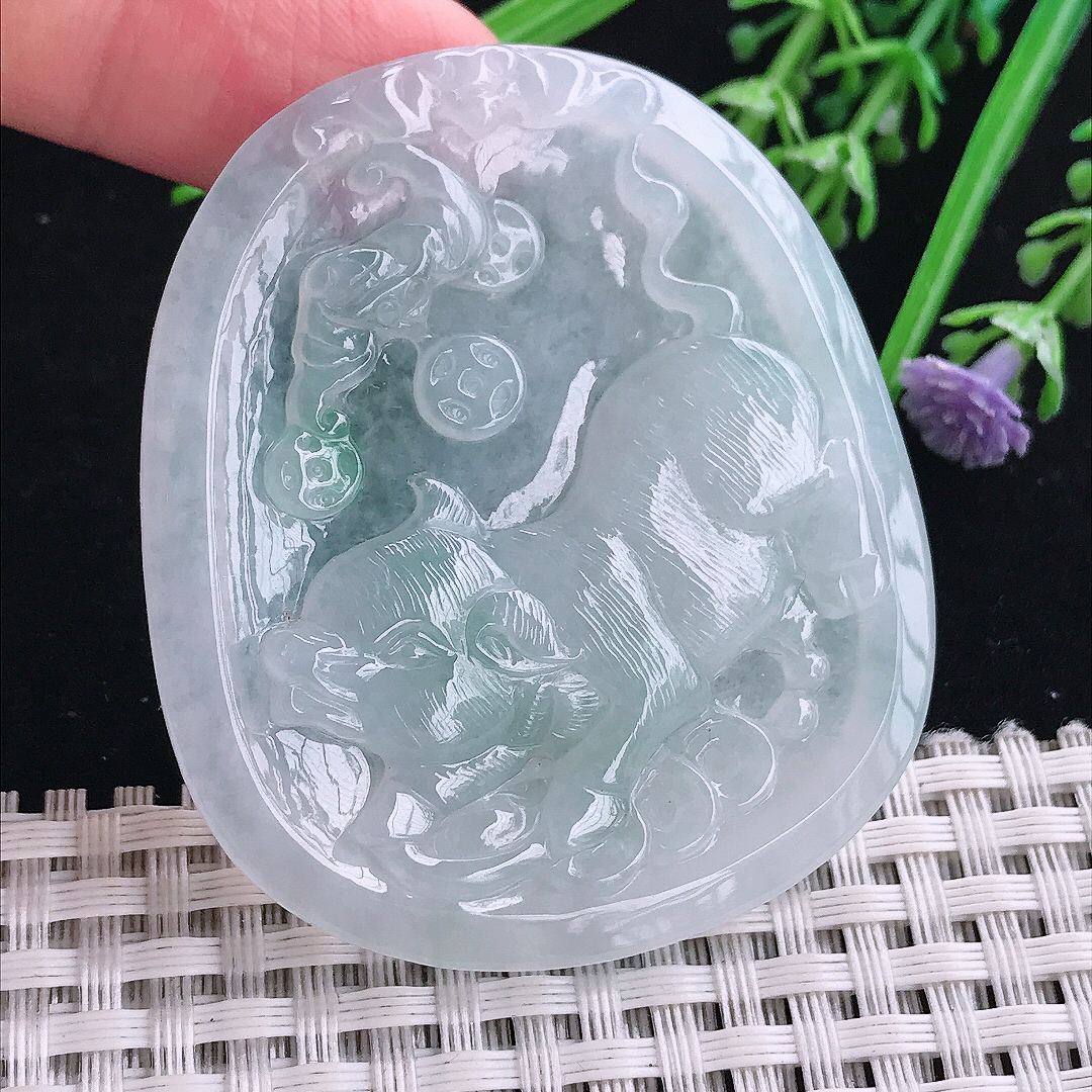 实拍a货翡翠54.8/47.8/5.5老坑冰透起胶生肖猪招财猪吊坠天然翡翠玉坠