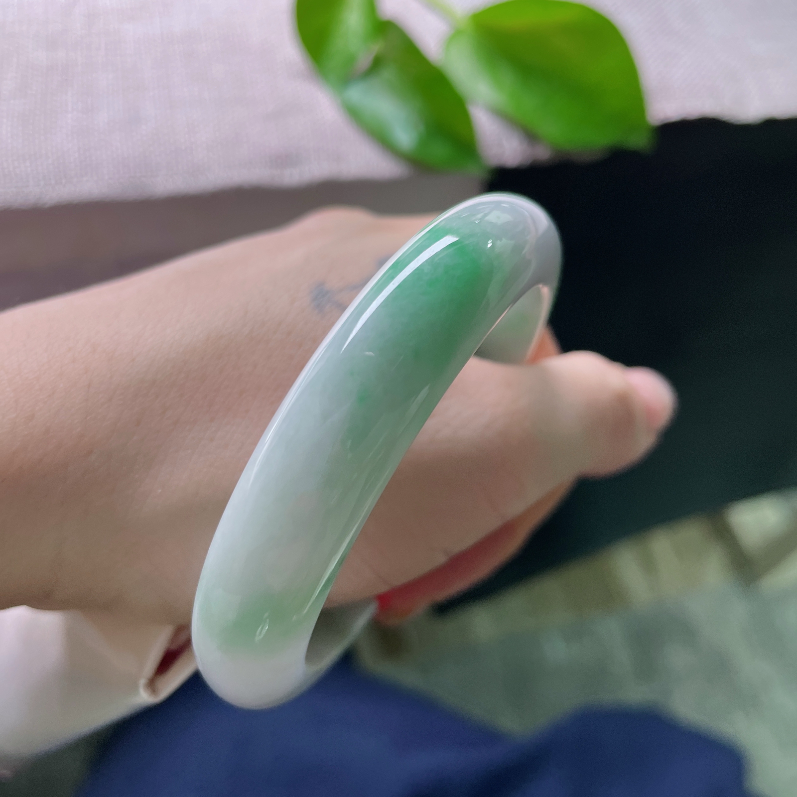 54.8/12.6/8，飘绿正圈，玉生凉意，绿染风情，自带清雅氛围感。完美，ss51093a