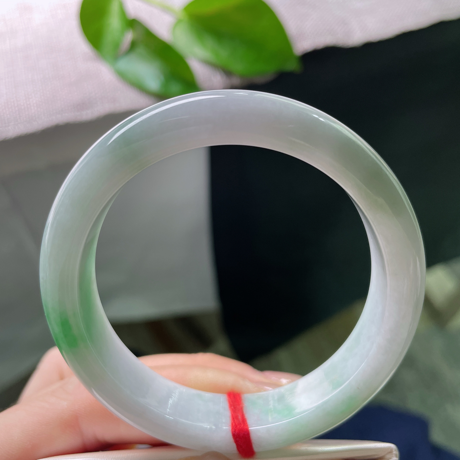 54.8/12.6/8，飘绿正圈，玉生凉意，绿染风情，自带清雅氛围感。完美，ss51093a